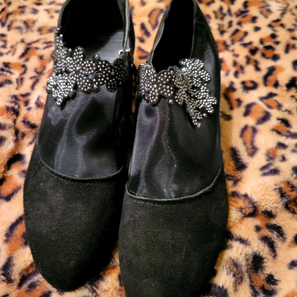 Black dress shoes blk mesh like top with detailed